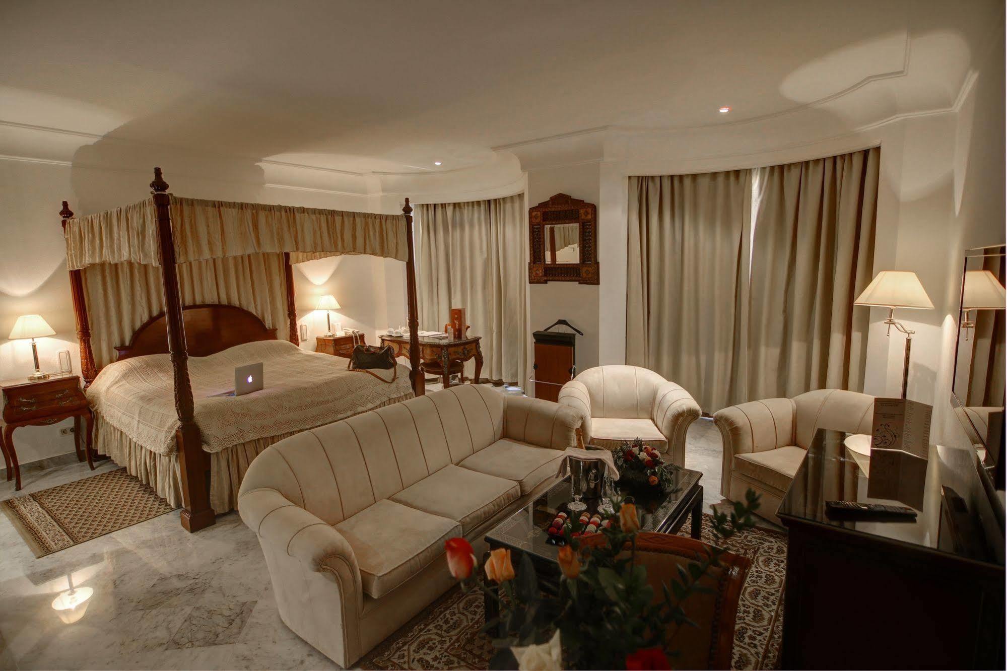 Hotel La Maison Blanche Tunis Exteriér fotografie A suite at the hotel