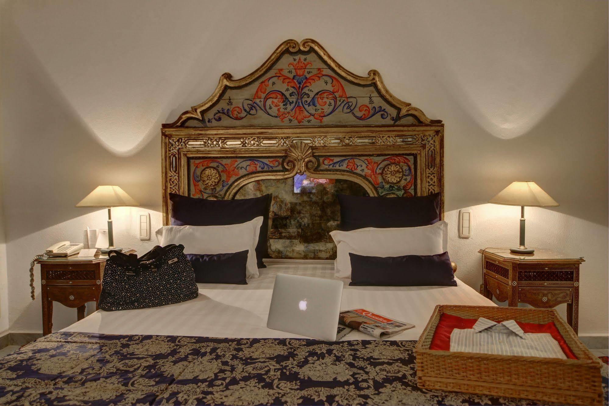 Hotel La Maison Blanche Tunis Exteriér fotografie A bedroom at the hotel
