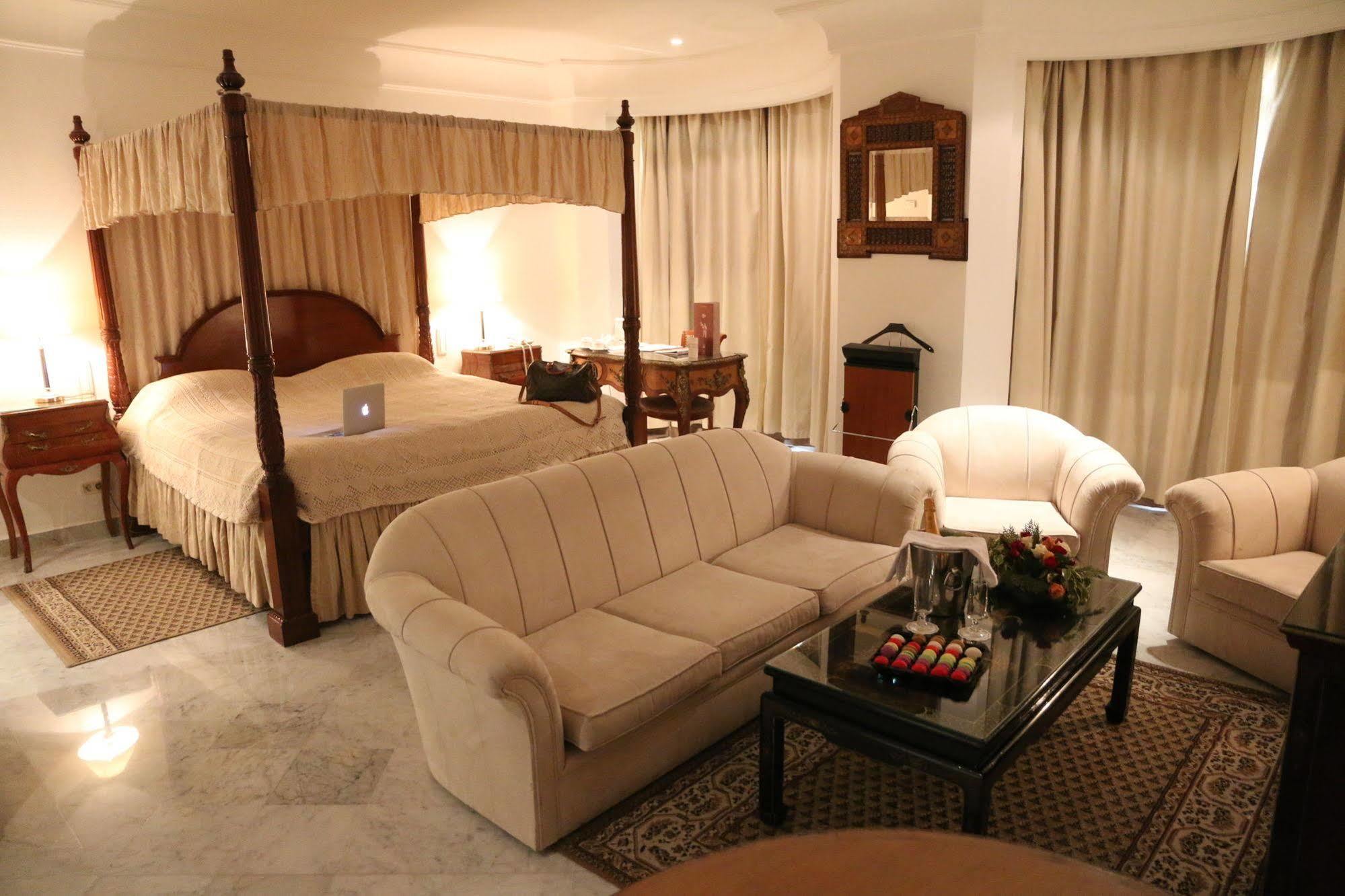 Hotel La Maison Blanche Tunis Exteriér fotografie A suite at the Taj Mahal Palace