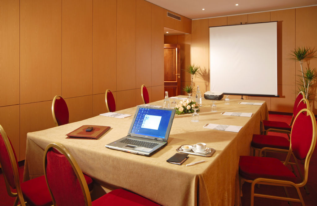 Hotel La Maison Blanche Tunis Exteriér fotografie A meeting room
