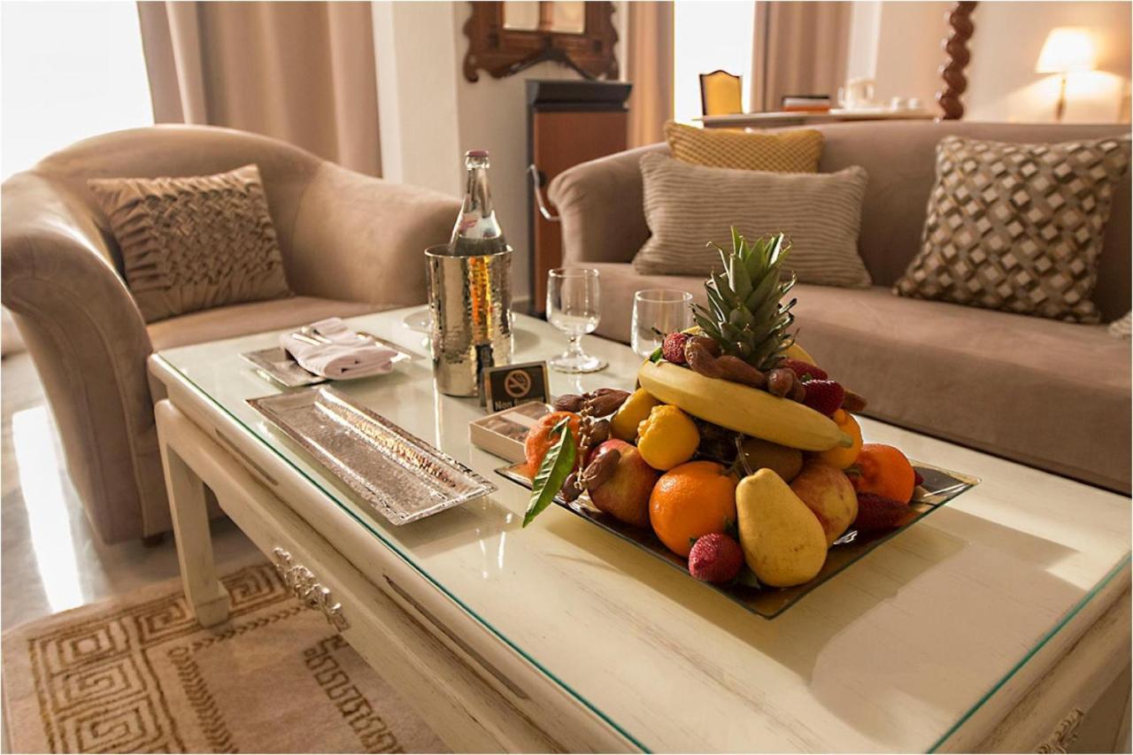Hotel La Maison Blanche Tunis Exteriér fotografie Fruit platter