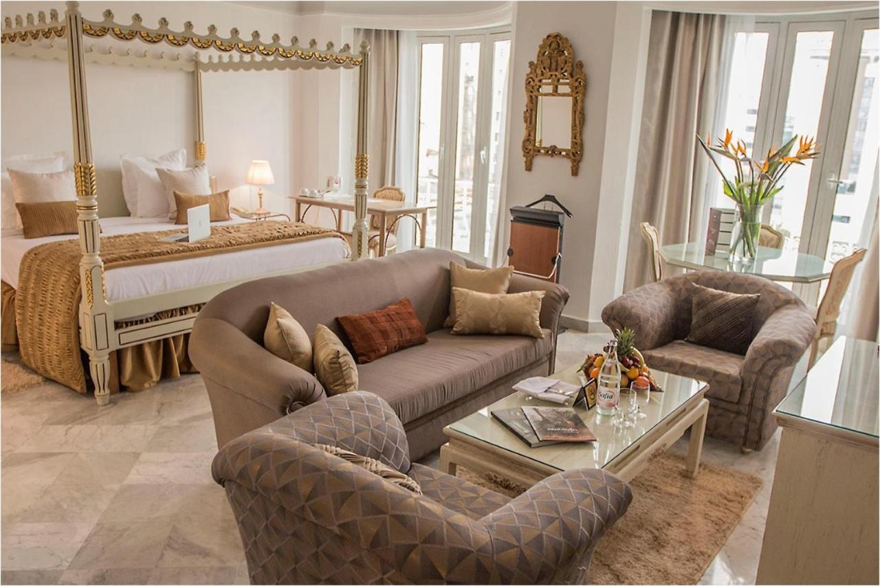 Hotel La Maison Blanche Tunis Exteriér fotografie Suite at the Four Seasons Hotel, Paris